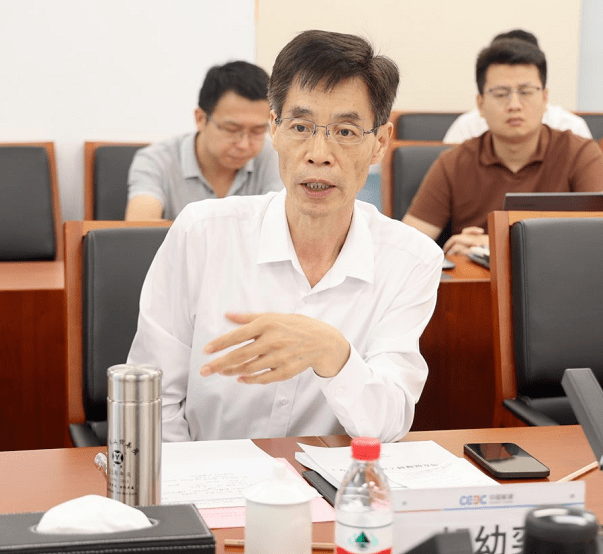 评审会邀请中国砂石协会会长胡幼奕,中国建筑材料规划研