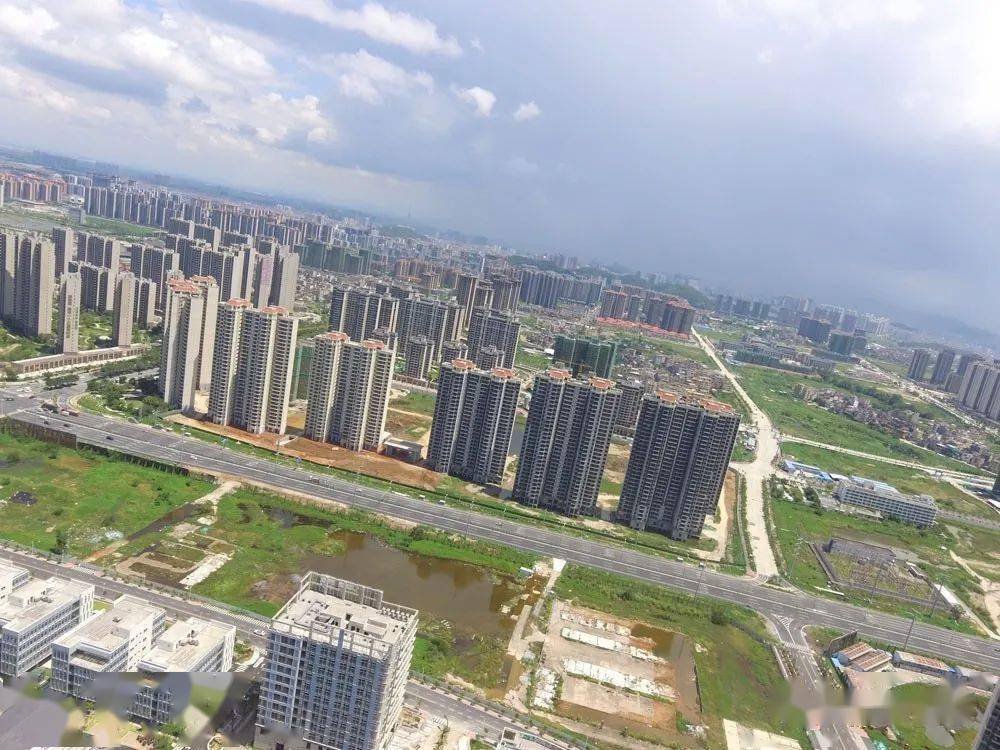 90-140平方三到四房▲绿地海玥·天玺项目地址:阳江市江湛高铁站前在