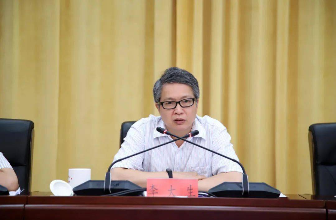 州委常委,常务副州长刘华龙作表态发言.