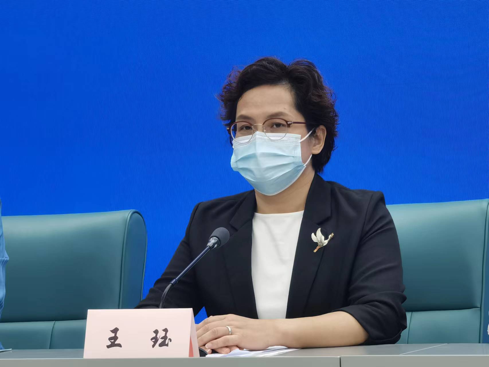 今天(7月25日)举行的市疫情防控工作新闻发布会上,普陀区副区长王珏