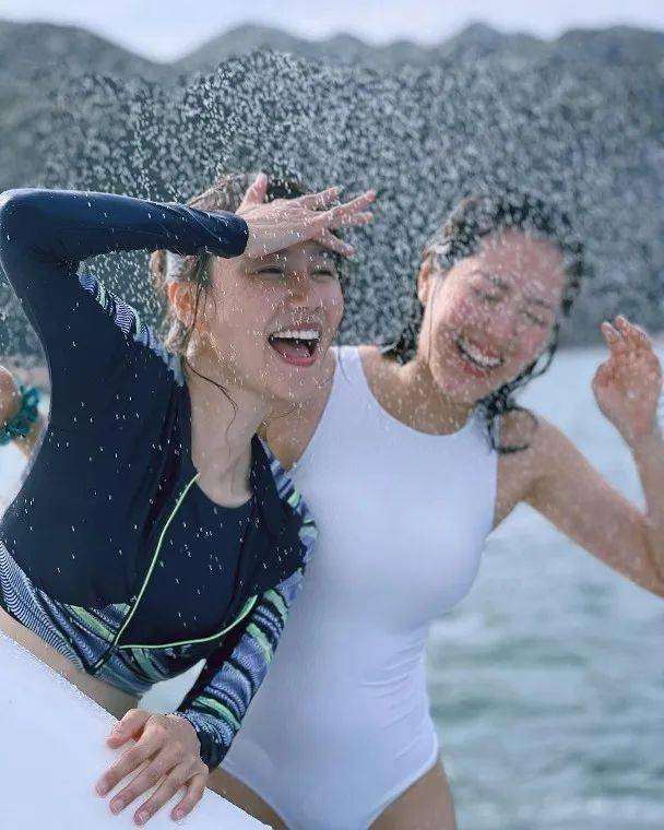 tvb两大花旦相约玩水,穿泳装大晒美好身段_黄翠如_隔离_唐诗咏