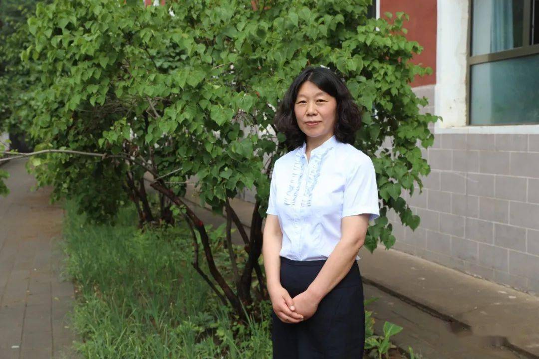 李来宝,男,中共党员,2000年毕业于包头师范学院数学系,现任包钢九中