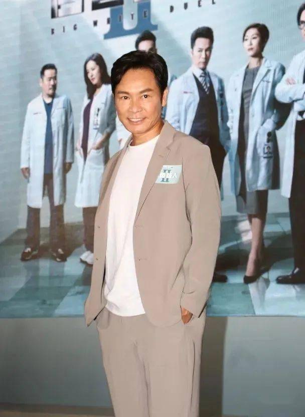 陈豪透视装出席活动叫唐诗咏穿水着贺高收视郭晋安张曦雯单靠眼神拍拖