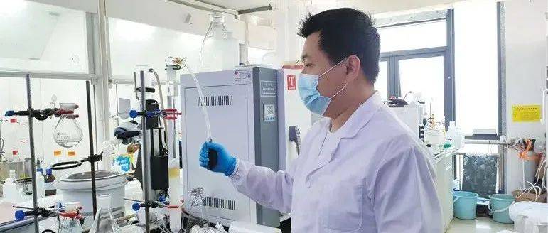 栾业鹏:海归博士20年攻坚“克癌”_合成_研究生_新药