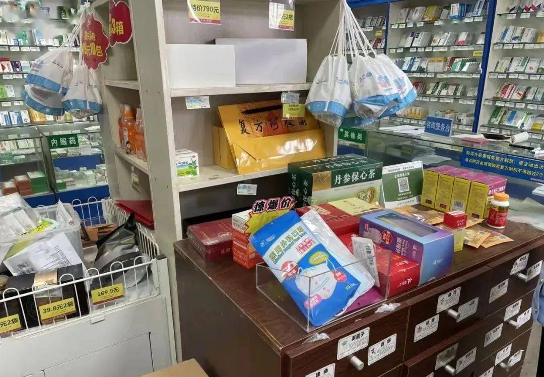 上榜原因 经营场所物品杂乱;药品陈列不规范