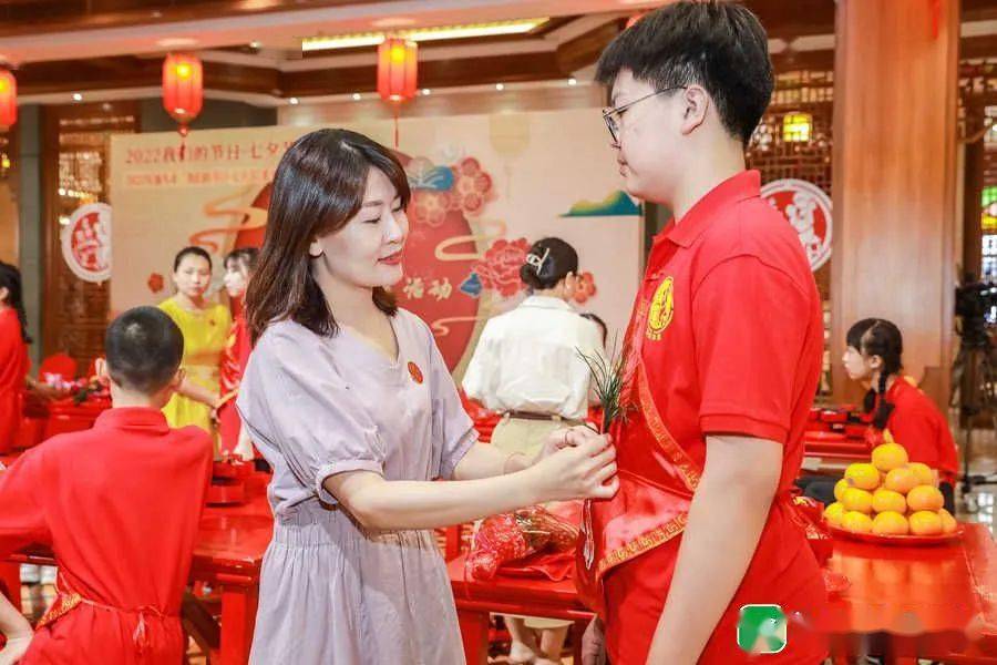 七夕节的独特浪漫潮汕地区的成人礼出花园