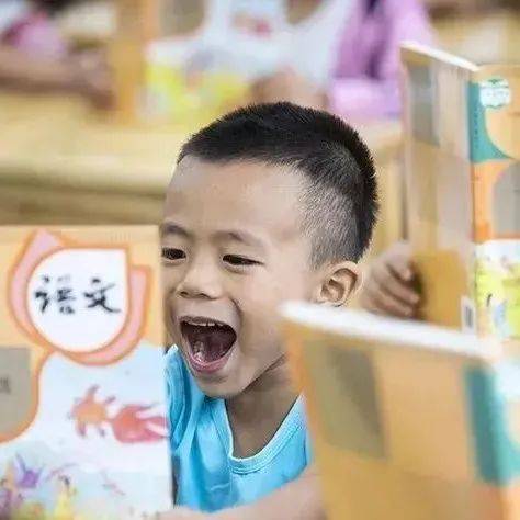 暑假期间,大声朗读对孩子有9大好处!语文成绩蹭蹭涨(附朗读方法)_右脑_课文_回路