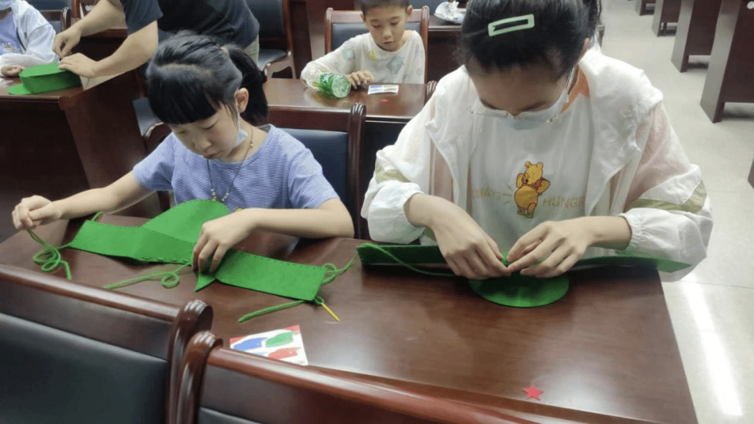 【文明桥林 实践日记】巧手做军帽,红红爱国心_活动_孩子_手工