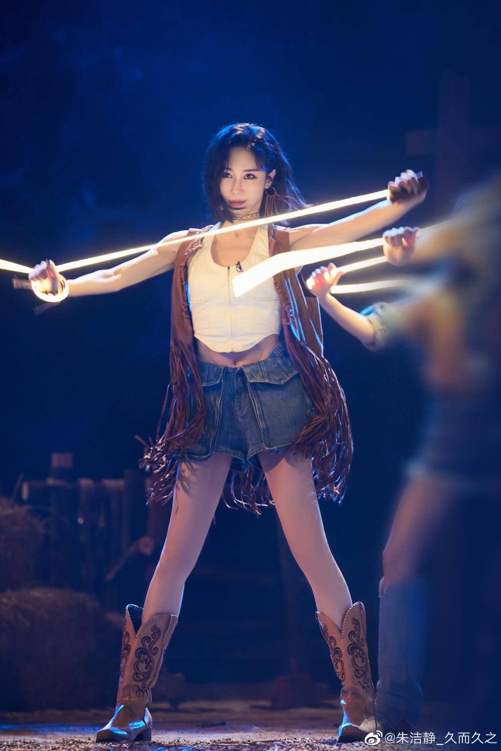 专访朱洁静:乘风破浪之后,总要回家_演出_兰芬_小时