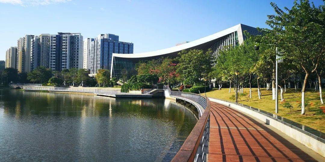 南沙发展日新月异一座现代化的滨海新城正拔地而起