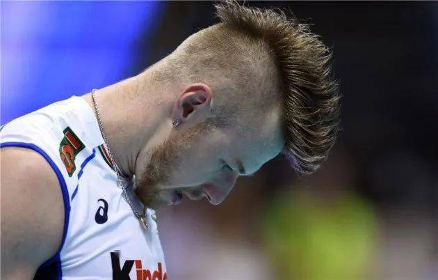 排球狂热份子扎伊采夫!2022年暴扣锦集!_发型_扎伊采夫_份子