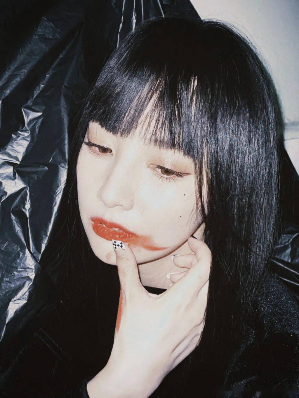 齐刘海黑发造型