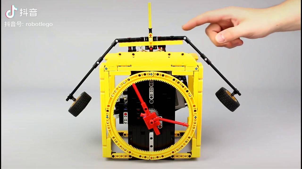 乐高积木也可以做机械时钟!