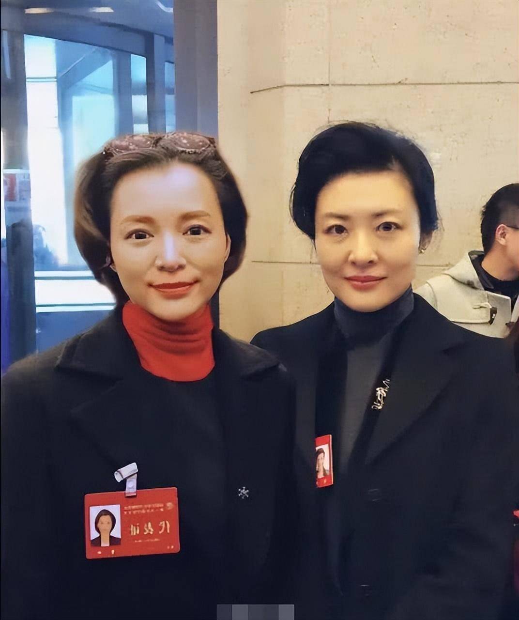 董卿素颜的确比不上周涛但一上台就成一束光腹有诗书气自华