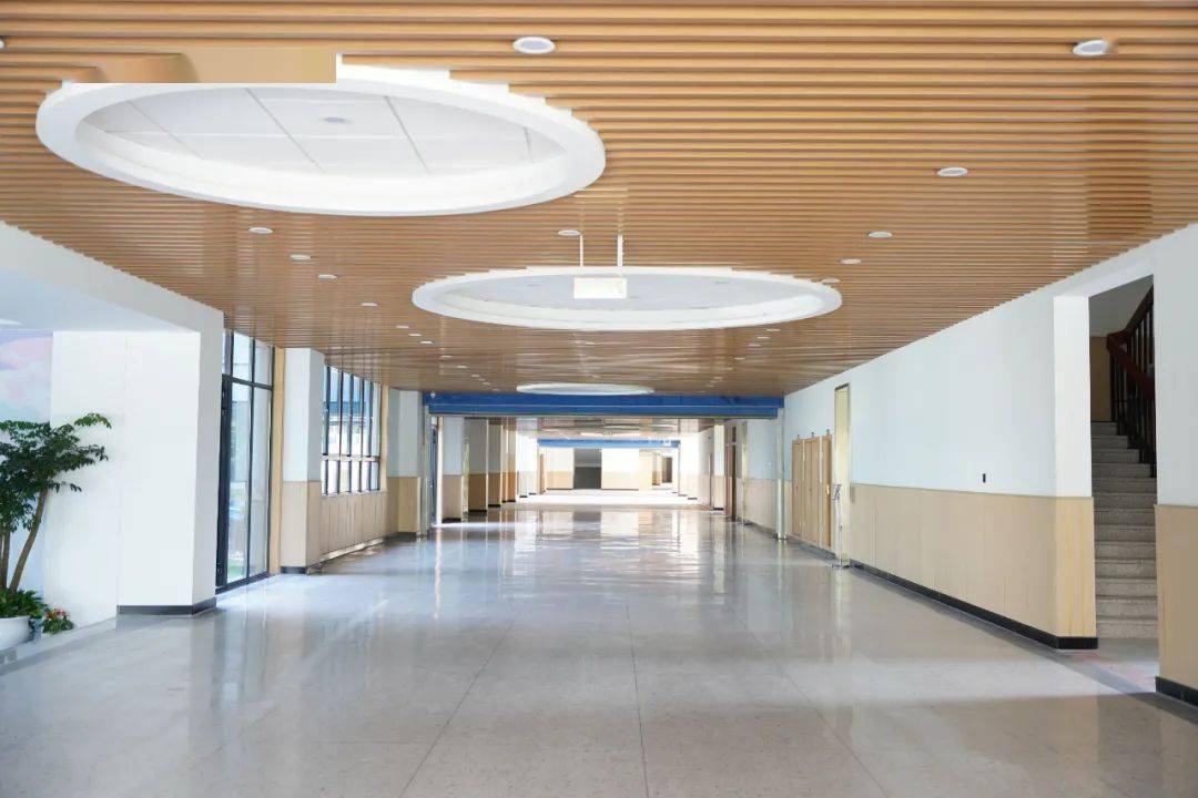 处(临近地铁7号线义蓬站a出口),是区教育局下属的一所全新的公办小学