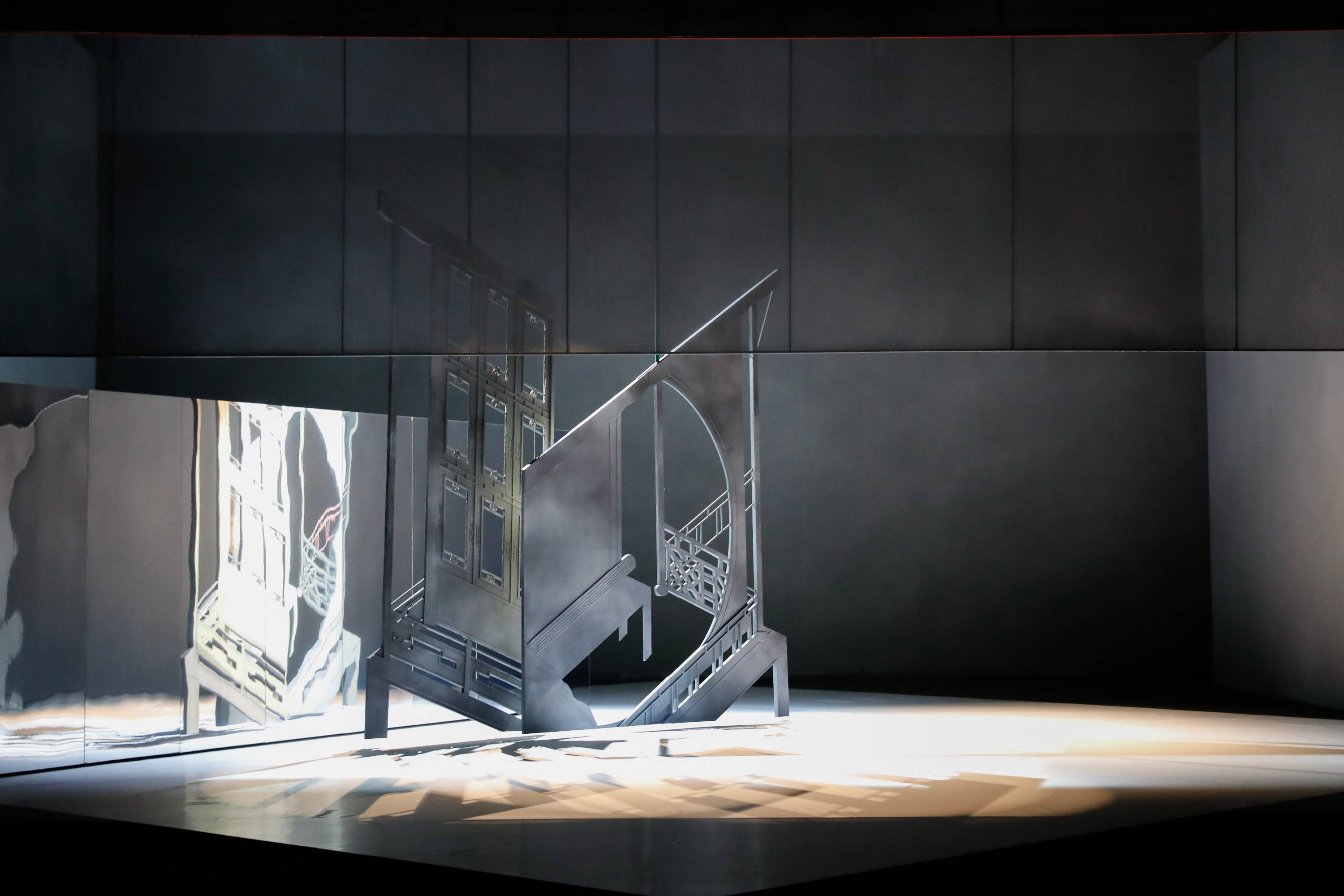 看上海大剧院如何呈现牡丹亭的时空折叠