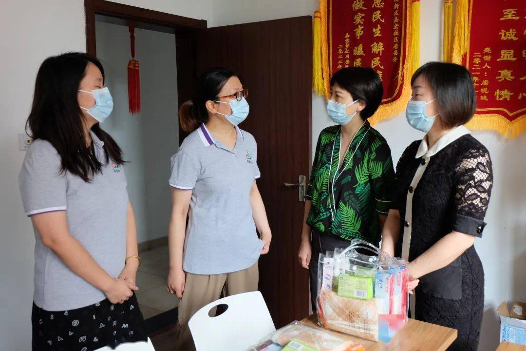 情系一线沁人心菊园新区开展高温走访慰问