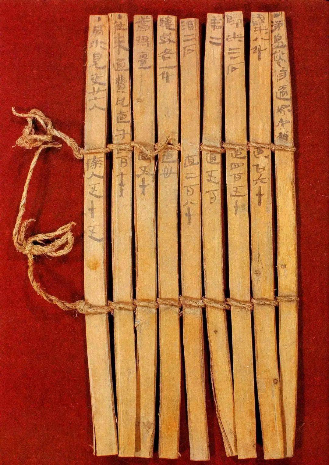 简牍是对我国古代遗存下来的写有文字的竹简与木牍的概称.