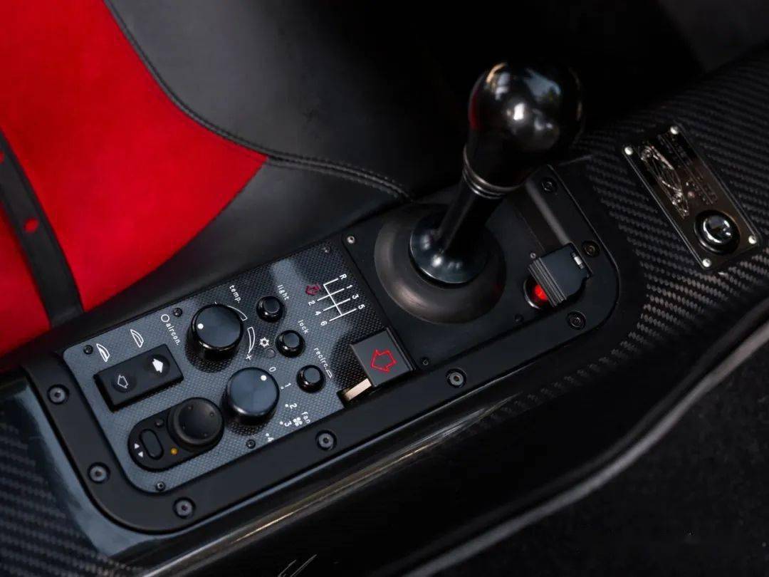 全球唯一迈凯伦 F1 方灯版本月拍卖：McLaren F1 #059_搜狐汽车_搜狐网