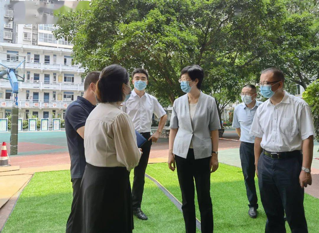 施小琳在简阳市督导调研要求持续巩固疫情防控成果全力以赴拼经济搞