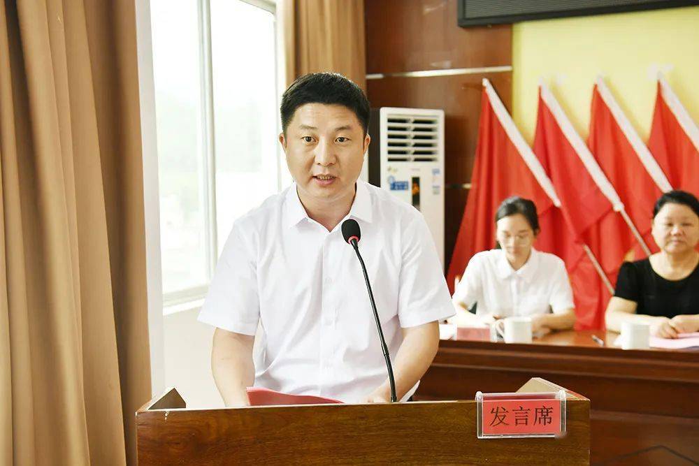 监事长,秘书长,副会长,常务理事当选证书及授牌为新成立的上犹县安和