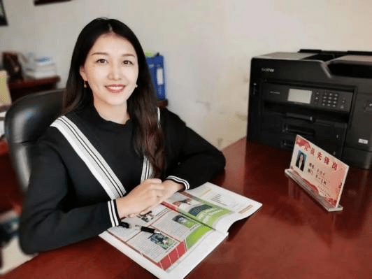 王佳宇,女,1990年2月出生,中共党员,硕士研究生学历,伊春市骨干教师