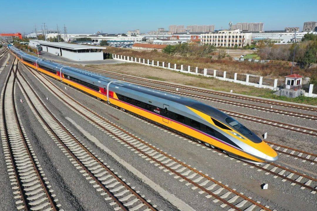 中国出口国外首列时速350公里高速动车组正式下线
