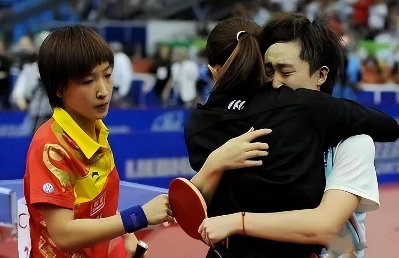 新加坡华裔选手冯天薇,在0-3落后情况下连扳4局,4-3逆转队友曾尖夺得