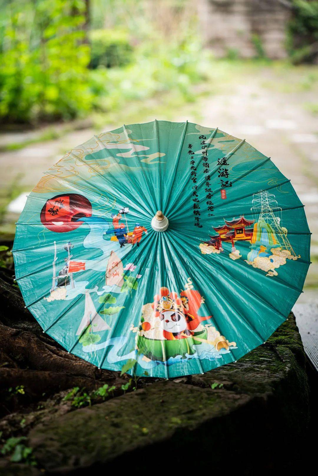  左右滑动查看更多图片>国网泸州供电公司"撑着油纸伞,独自彷徨在悠长