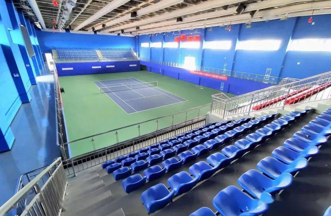 该中心拥有羽毛球馆,网球综合馆,乒乓球馆,游泳馆,文化餐厅,飞行甲板