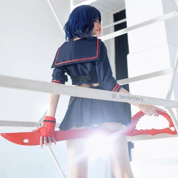 性感身材加上漫画脸!俄妹cos《斩服少女》女主缠流子