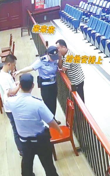 在逃嫌疑人竟来旁听庭审,民警确认过眼神:抓_肖某竟_罗伟波_案件