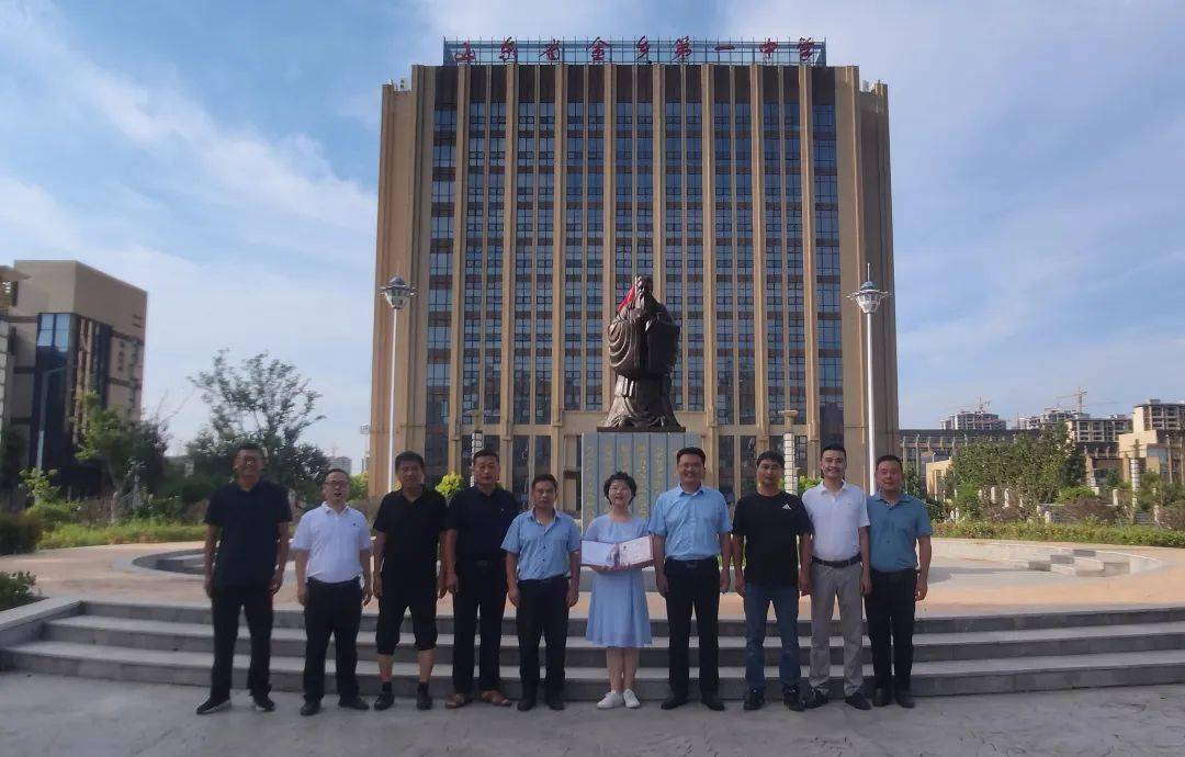 金乡一中为考入清华大学的马泽北同学壮行_座谈_师生_微信