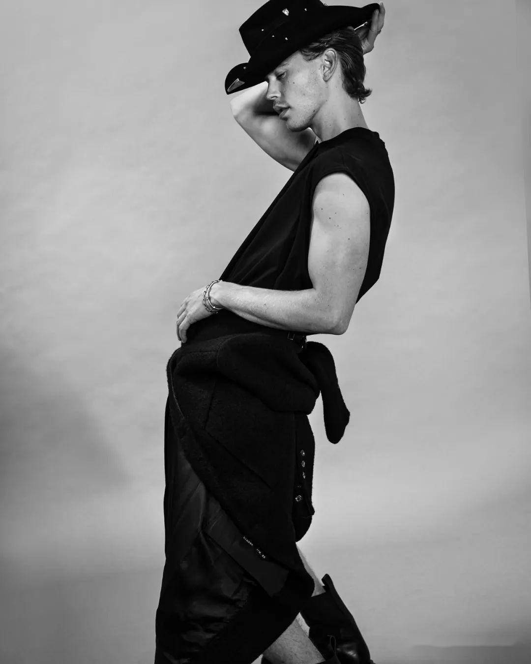 猫王男星奥斯汀巴特勒杂志大片复古华丽荷尔蒙满满