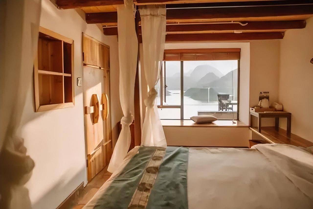 发现广东小洱海清远桃花湖畔无边泳池湖畔民宿丨桃花壹号