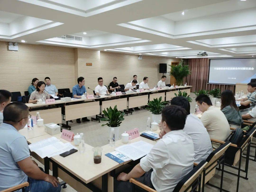 委员,副主任(宁波象保合作区管委会党组书记,主任)张学军作主题推介