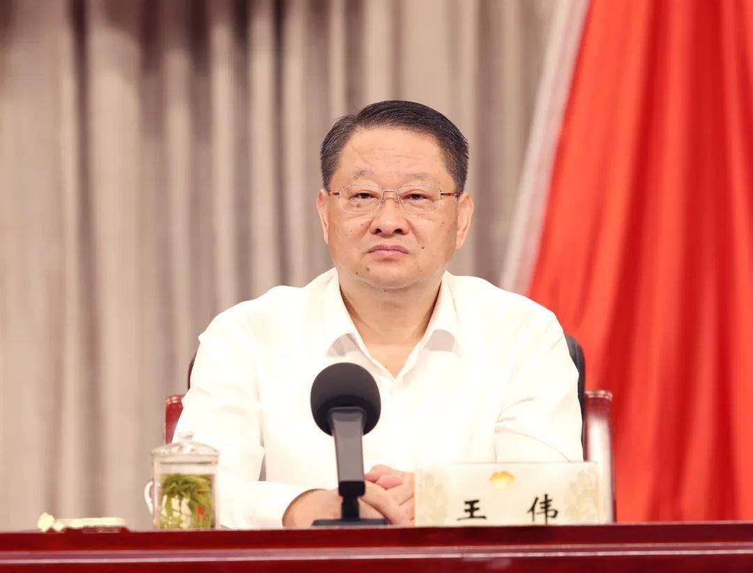 弘扬劳模精神保持发展定力邳州召开劳动模范表彰大会