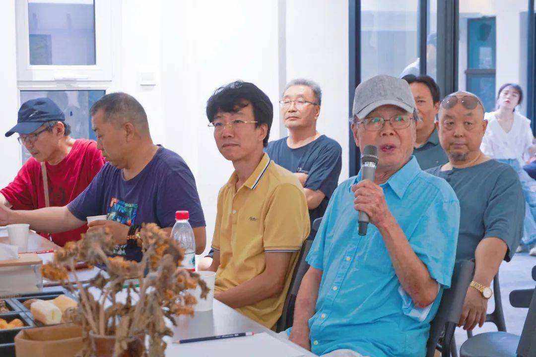 著名国画家刘颂风先生是张春林先生的老师,他也在研讨会现场表达了