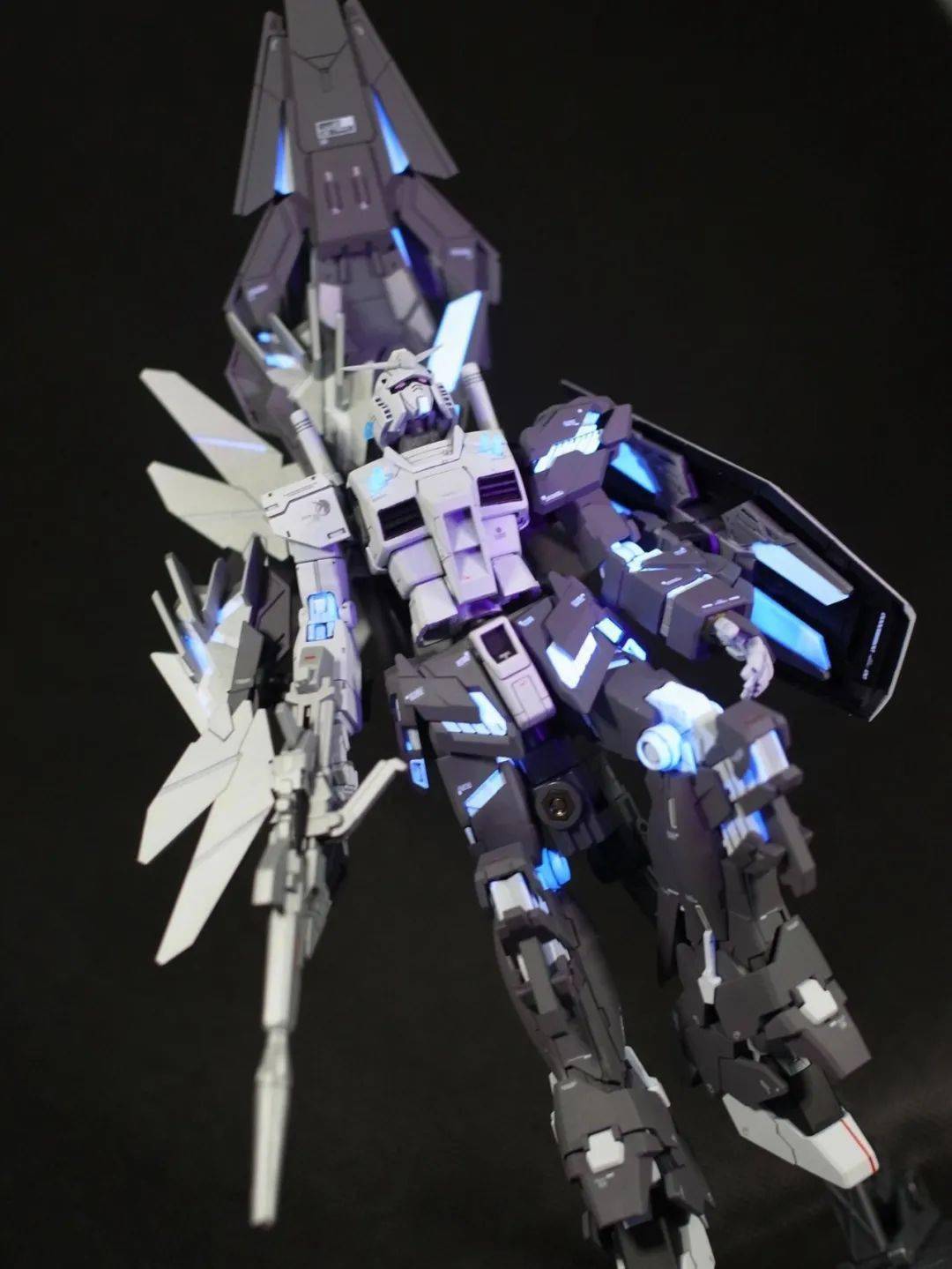 是要比拿元祖盾牌好许多的,元祖盾牌在贴了胶板之后有点被改崩的感觉