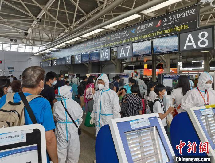 三亚转运滞留旅客以来首个准时起飞航班飞赴上海