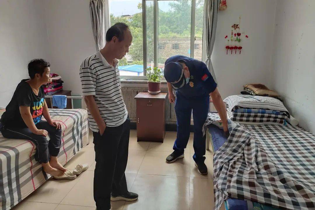 关爱弱势群体 共筑火灾防线_检查_自救_用电