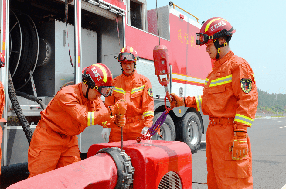 版头条刊登了江苏省消防救援总队推进战勤保障工作《为一线消防员服务