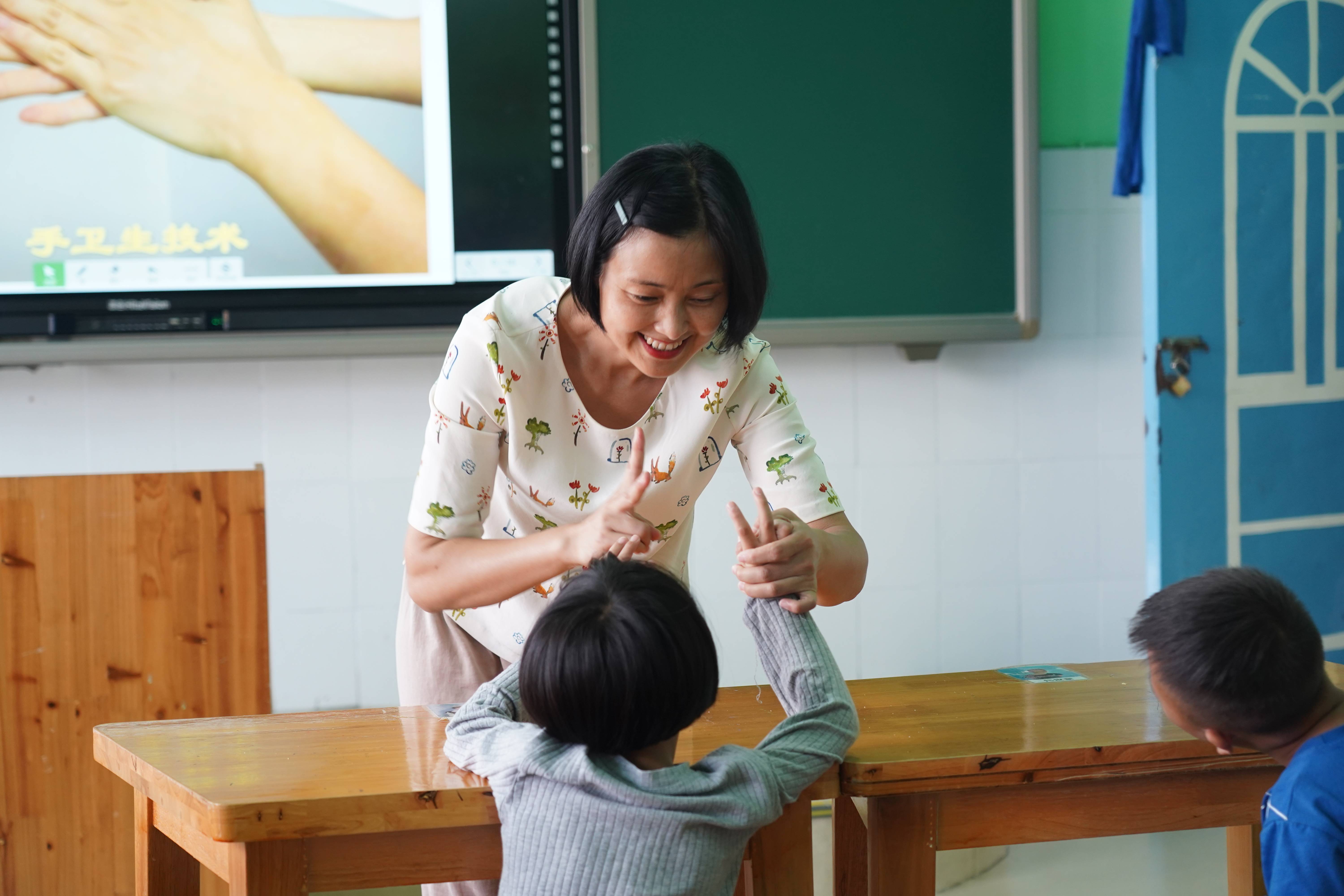 务川特殊教育学校特教老师石慧芬:愿每个折翼天使都被世界温柔以待