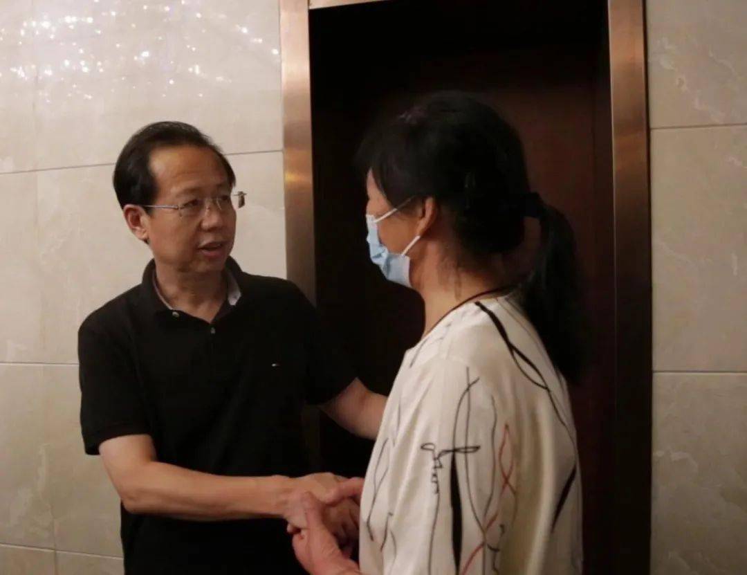 刘乃斌会见慰问烈士万惠文家属_重庆市_巴南区_烈属