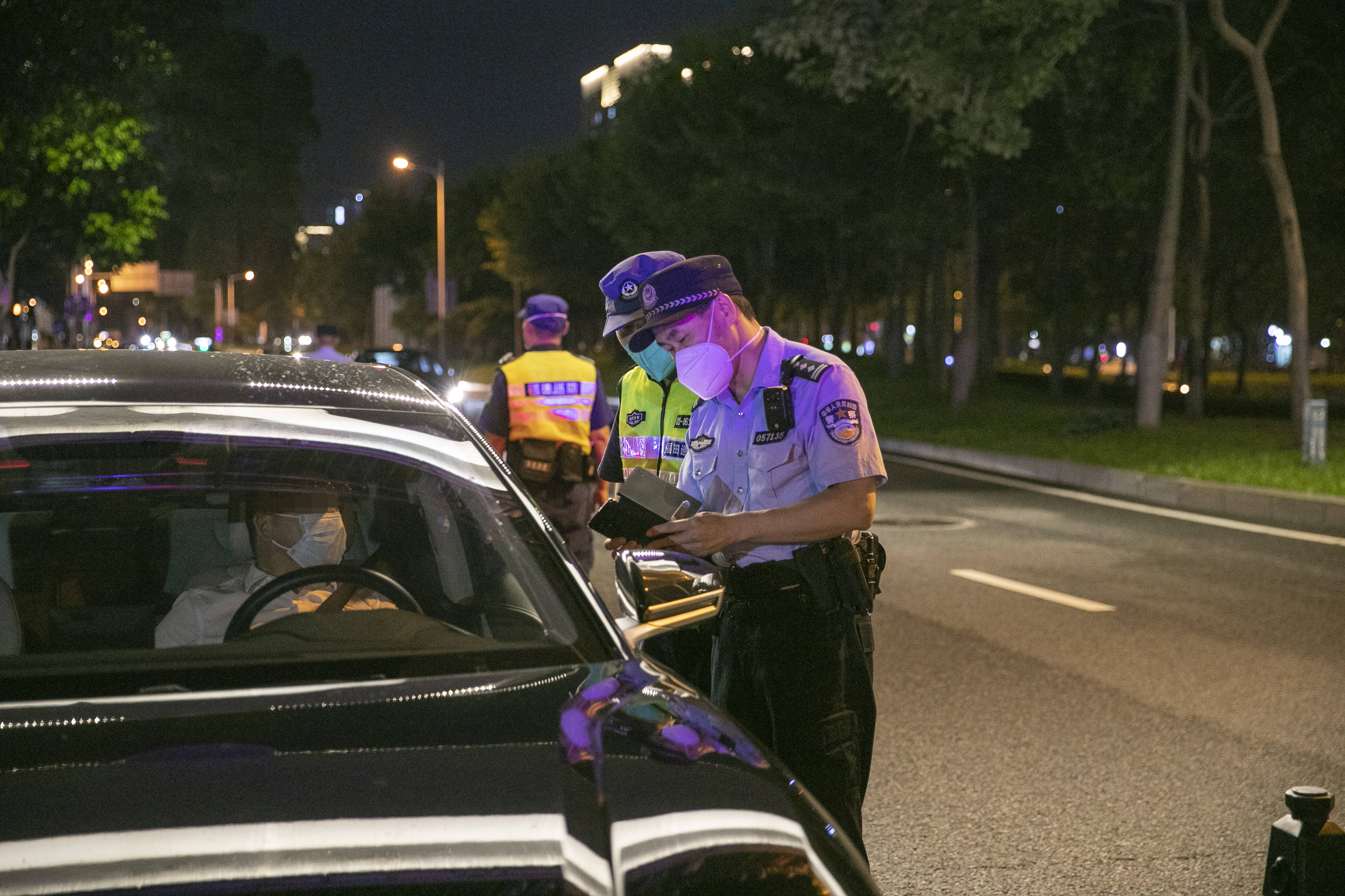 深圳交警警车图片