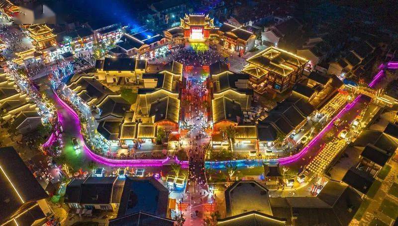 为支撑,结合特色美食文化,大力发展夜间餐饮,夜景休闲游等"夜经济"