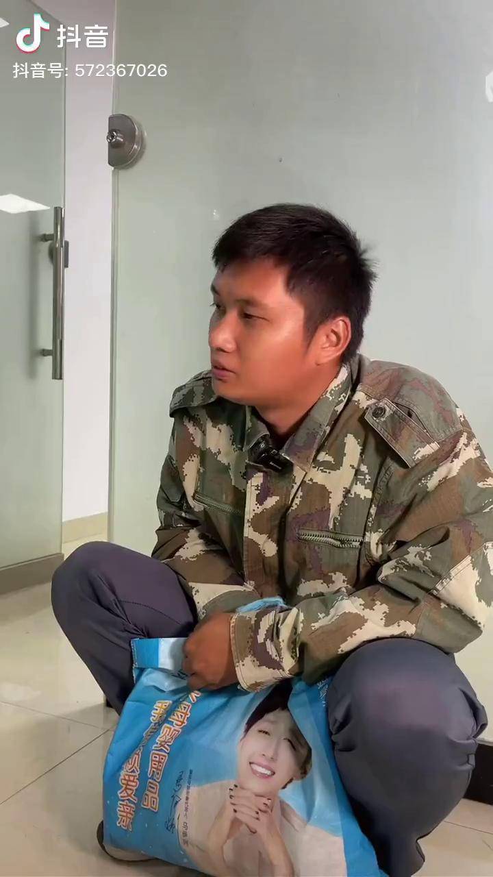 农民工 兄弟情 传递温暖