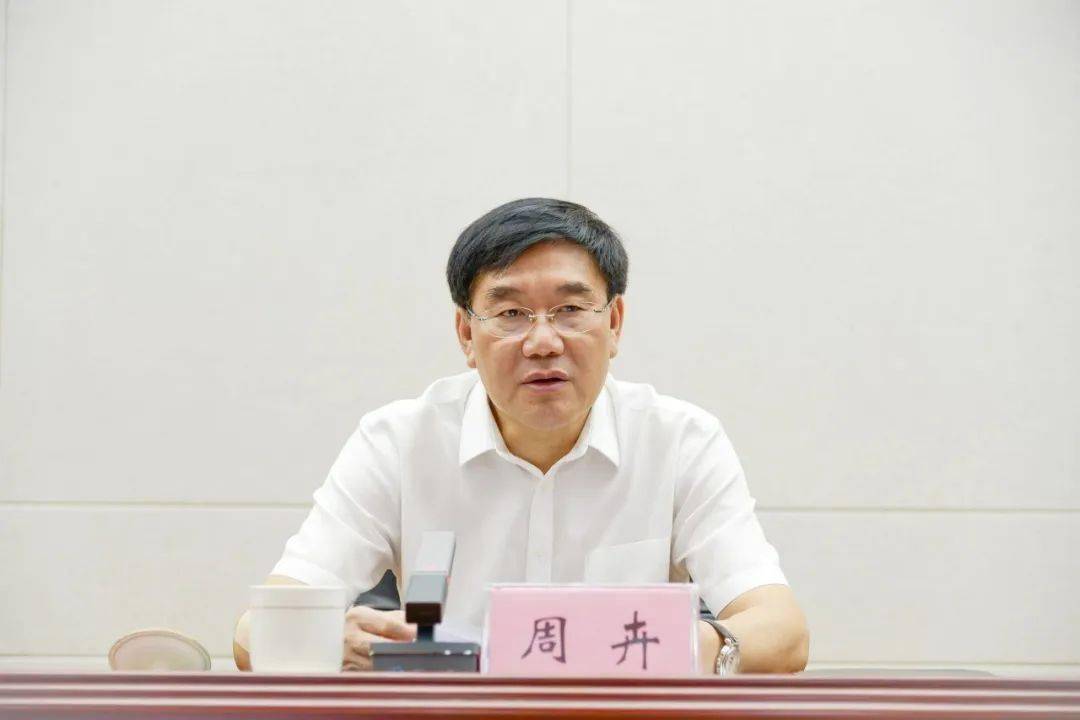 周卉强调全市各单位要以"法律明白人"的培育为依托,引导"法律明白人"