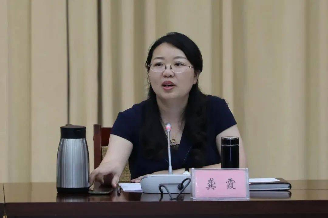 区委组织部常务副部长,区公务员局局长龚霞表示,荣昌从一个传统农业县