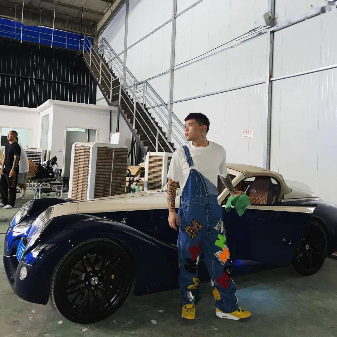 说到"丁震说车"的梗还得追溯到knowknow那首大火的《mr.